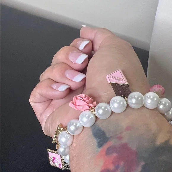 Betsey Johnson | Feminine Vintage Valentines Inspired Charm Bracelet 🌸 💗🍫🎀🌹🕊️ - Picture 11 of 12